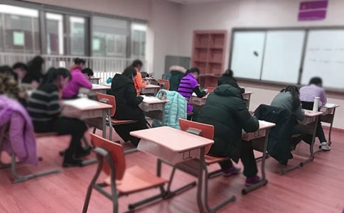 �߶��ڶ����¿�ԇ�}����
